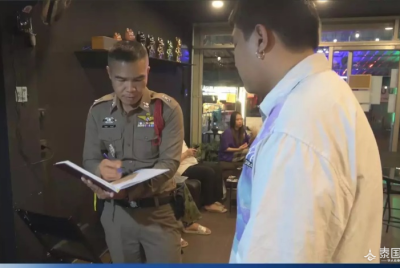 泰国一歹徒冒充警察持刀抢劫大麻店